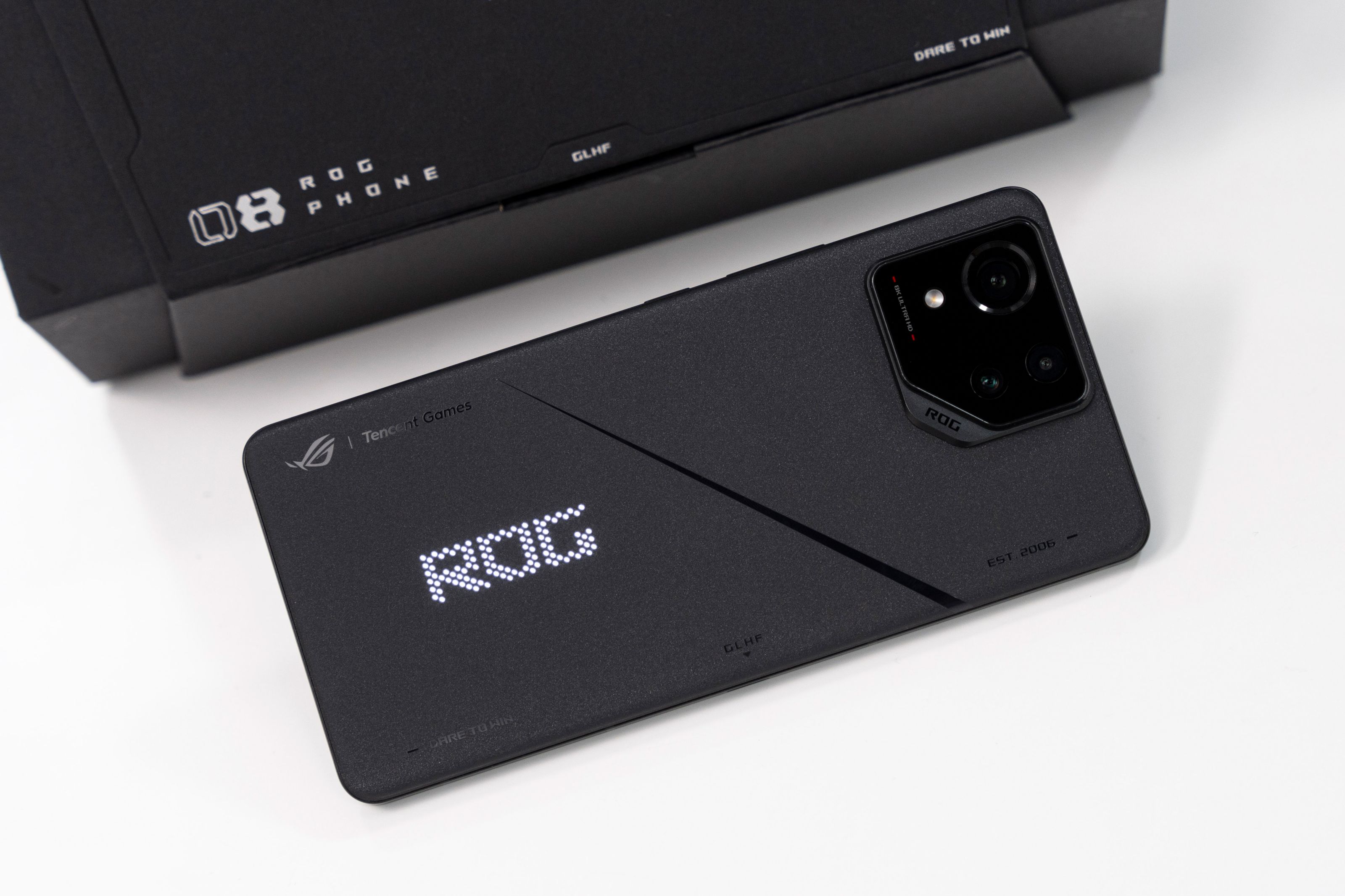 ASUS ROG Phone 8 Pro Photos Show