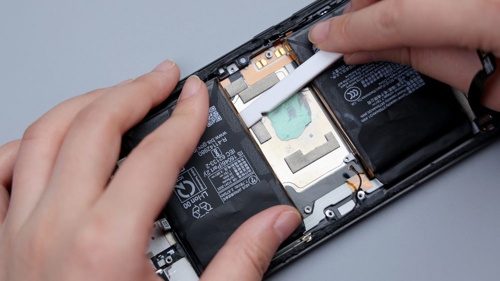 ASUS Rog Phone 8 Pro Teardown