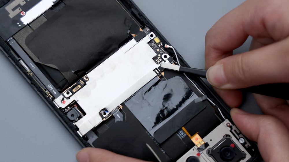 ASUS Rog Phone 8 Pro Teardown