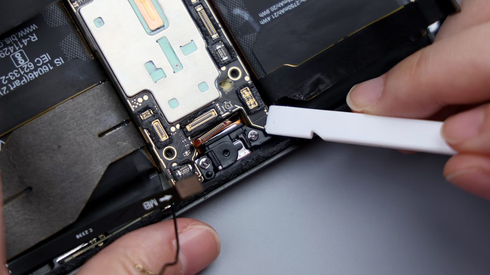 ASUS Rog Phone 8 Pro Teardown