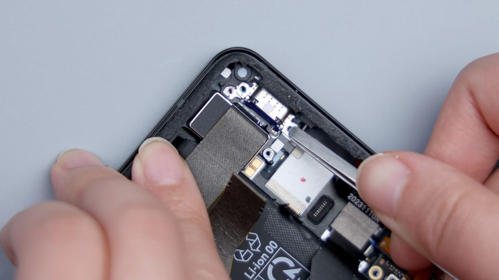 ASUS Rog Phone 8 Pro Teardown