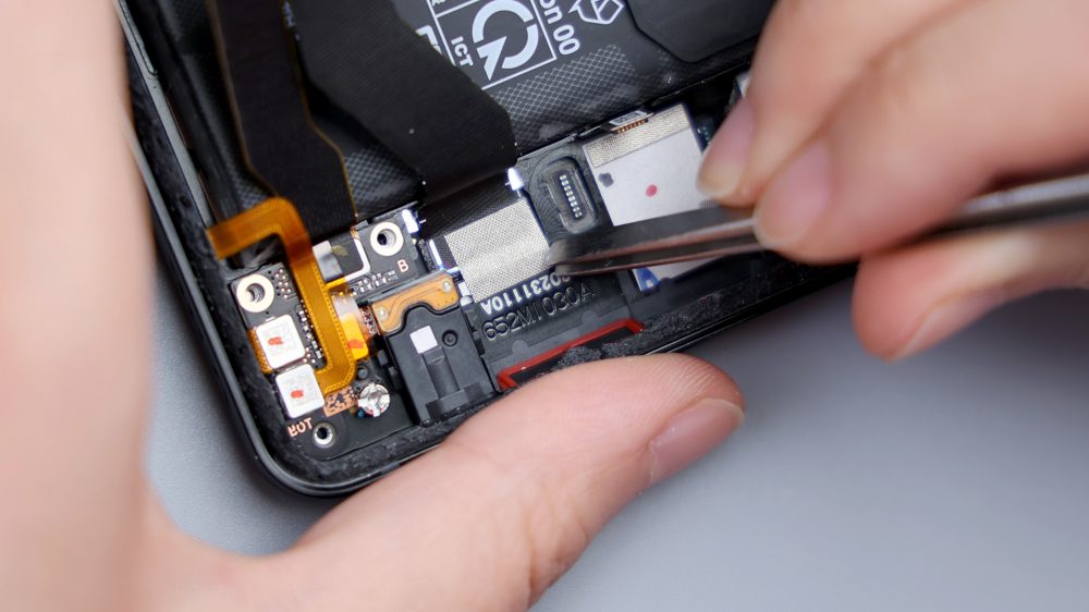 ASUS Rog Phone 8 Pro Teardown