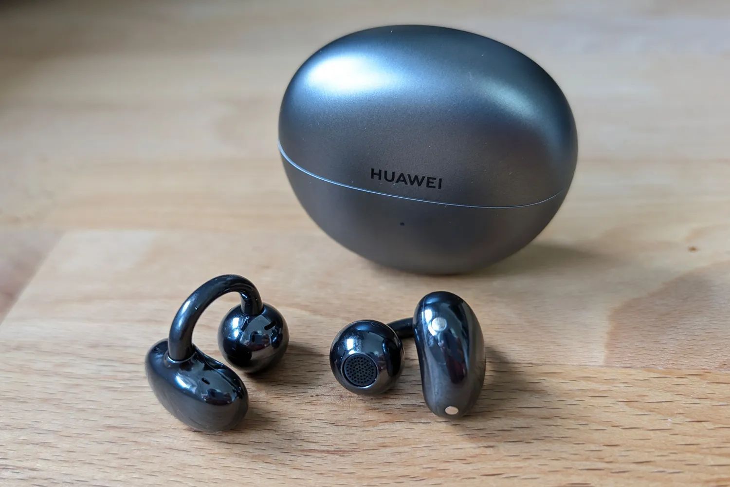Unique HUAWEI FreeClip Earbuds: Pause Music When Removed! — Eightify