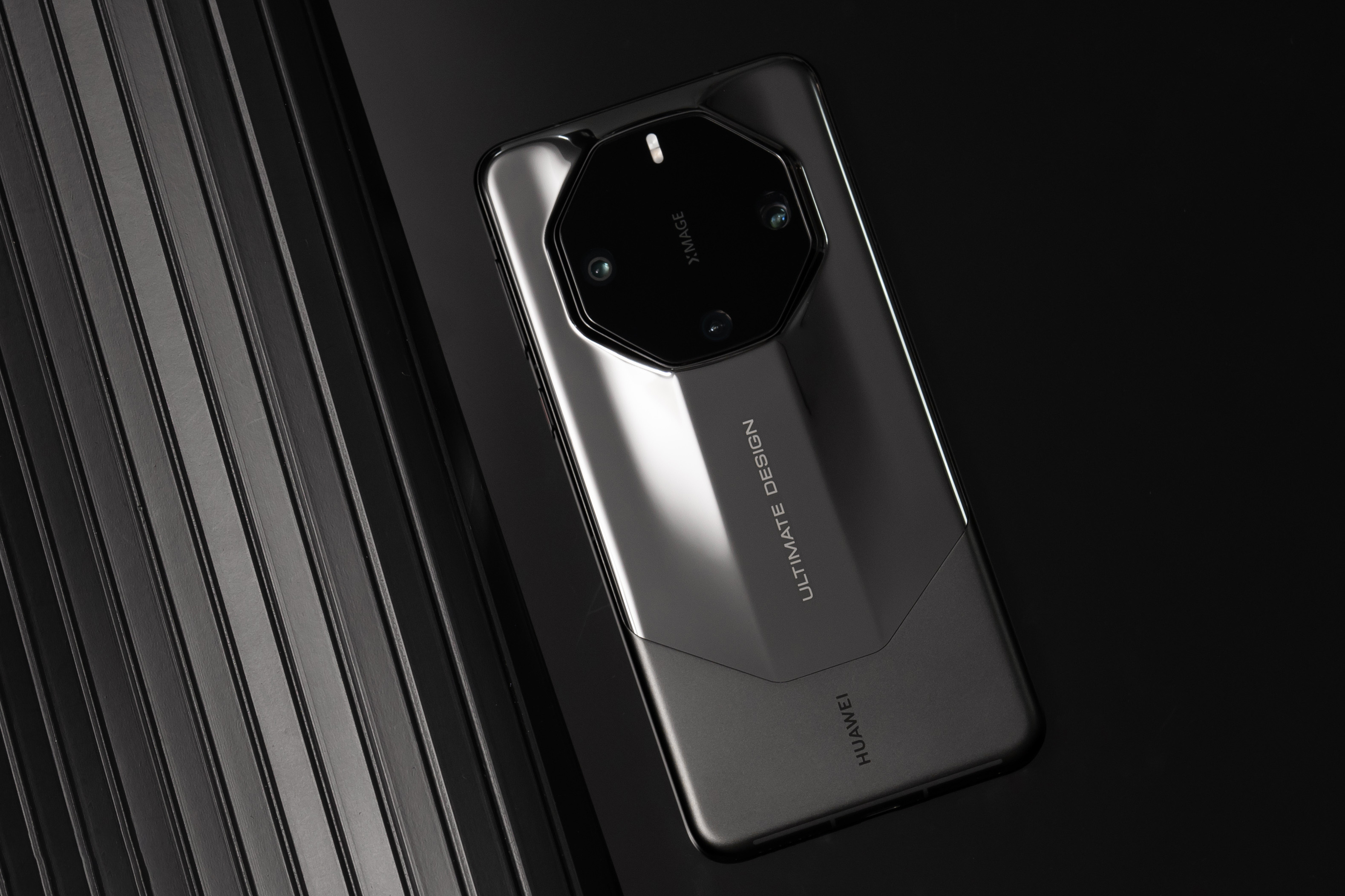 Huawei Mate 60 RS Ultimate Design Review
