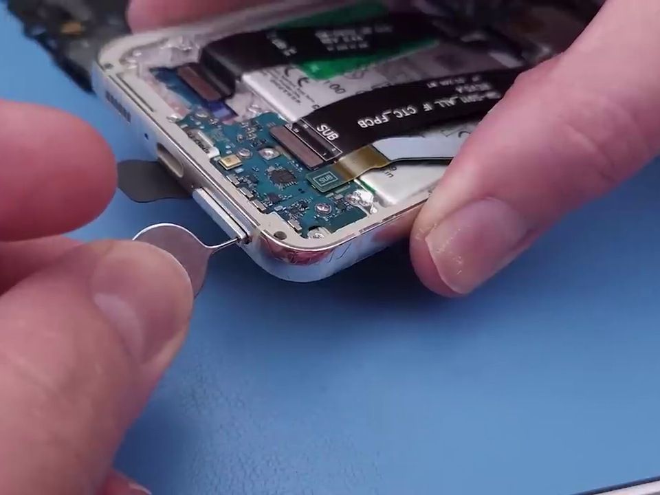 Samsung Galaxy S23 Teardown