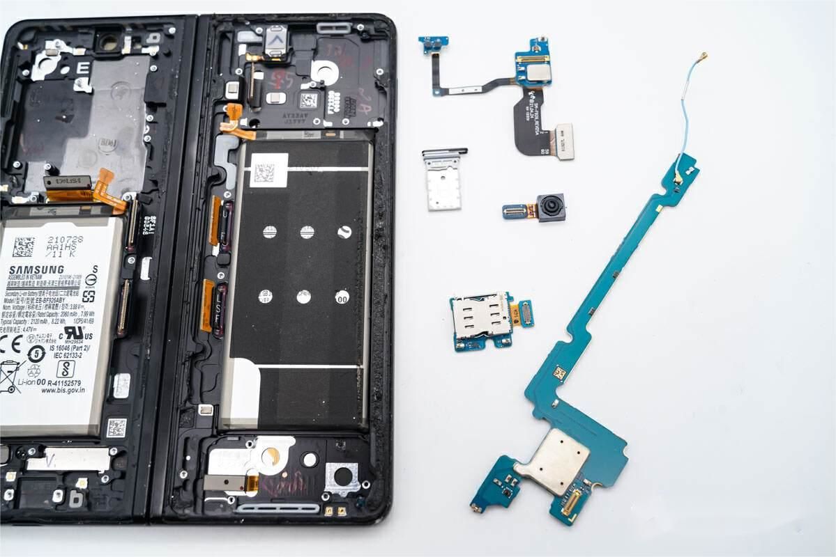 Samsung Galaxy Z Fold3 Teardown