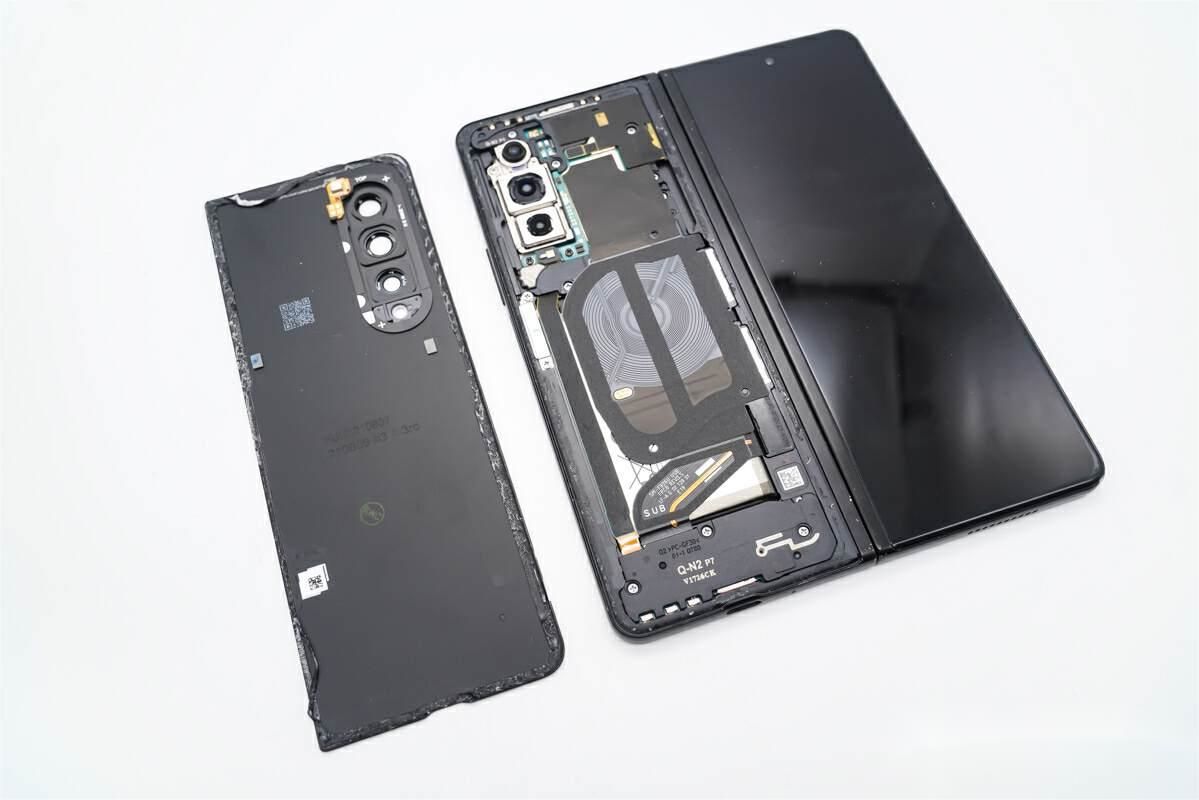 Samsung Galaxy Z Fold3 Teardown