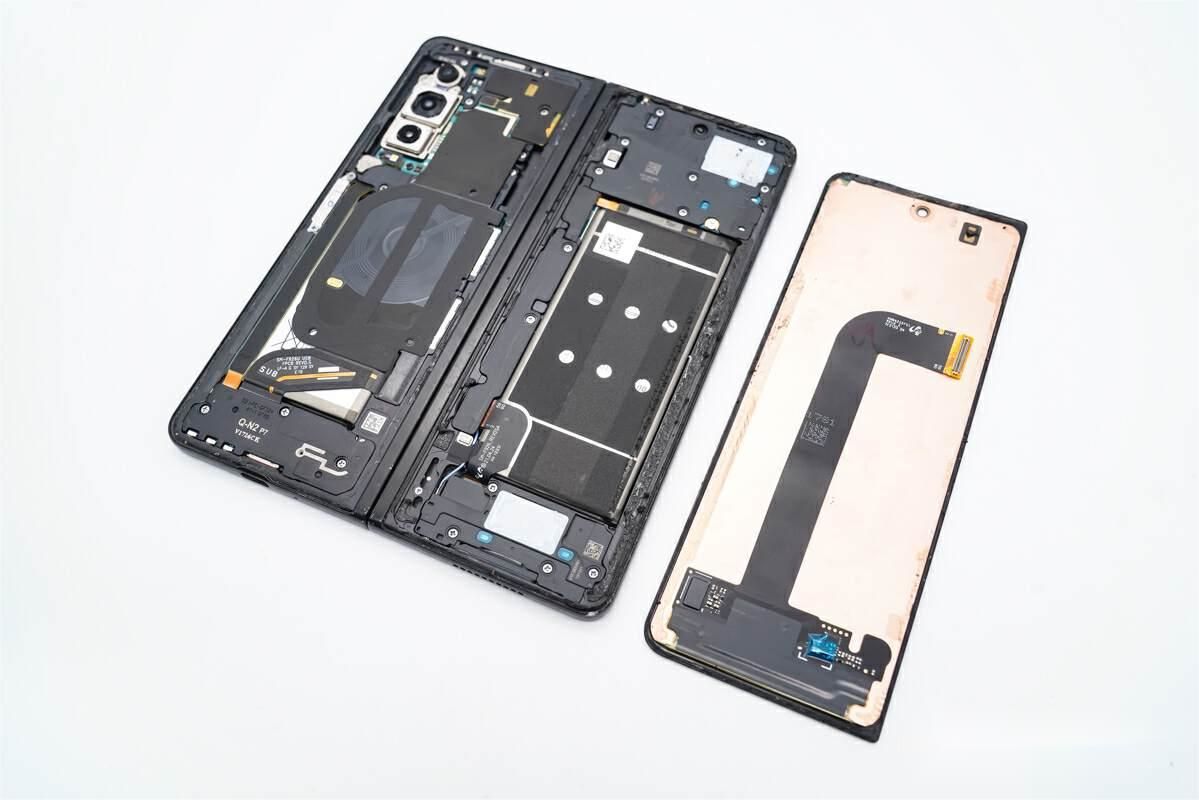 Samsung Galaxy Z Fold3 Teardown